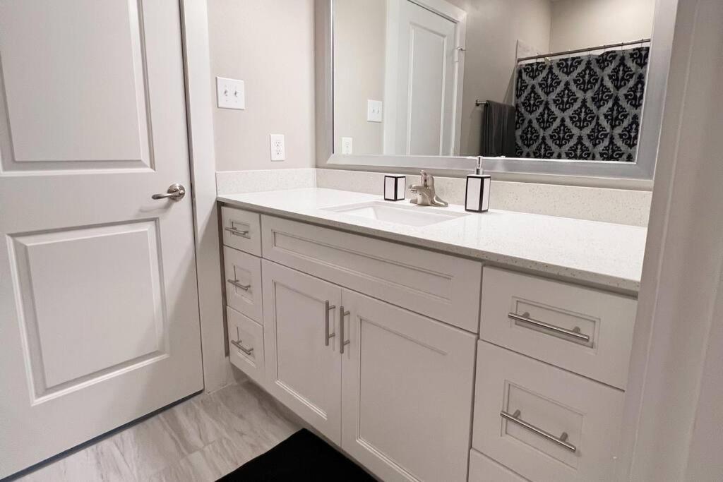Welcome To Our Spacious 2-Bedroom 2-Bathroom Located In The City Of Houston, Texas! Kültér fotó