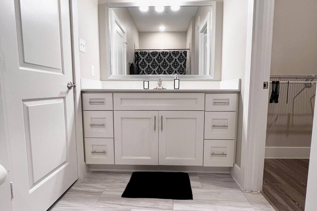 Welcome To Our Spacious 2-Bedroom 2-Bathroom Located In The City Of Houston, Texas! Kültér fotó