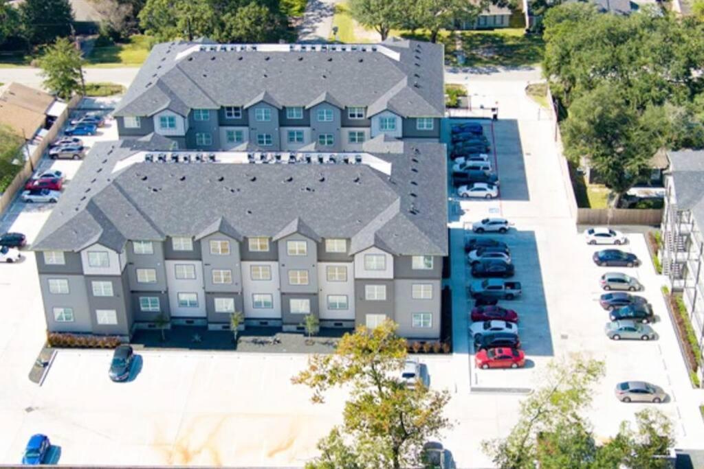 Welcome To Our Spacious 2-Bedroom 2-Bathroom Located In The City Of Houston, Texas! Kültér fotó